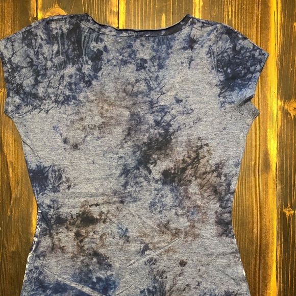 NWOT Maurice's BLUE color swirl Tshirt with Butterfly design SZ Small - Picture 3 of 5